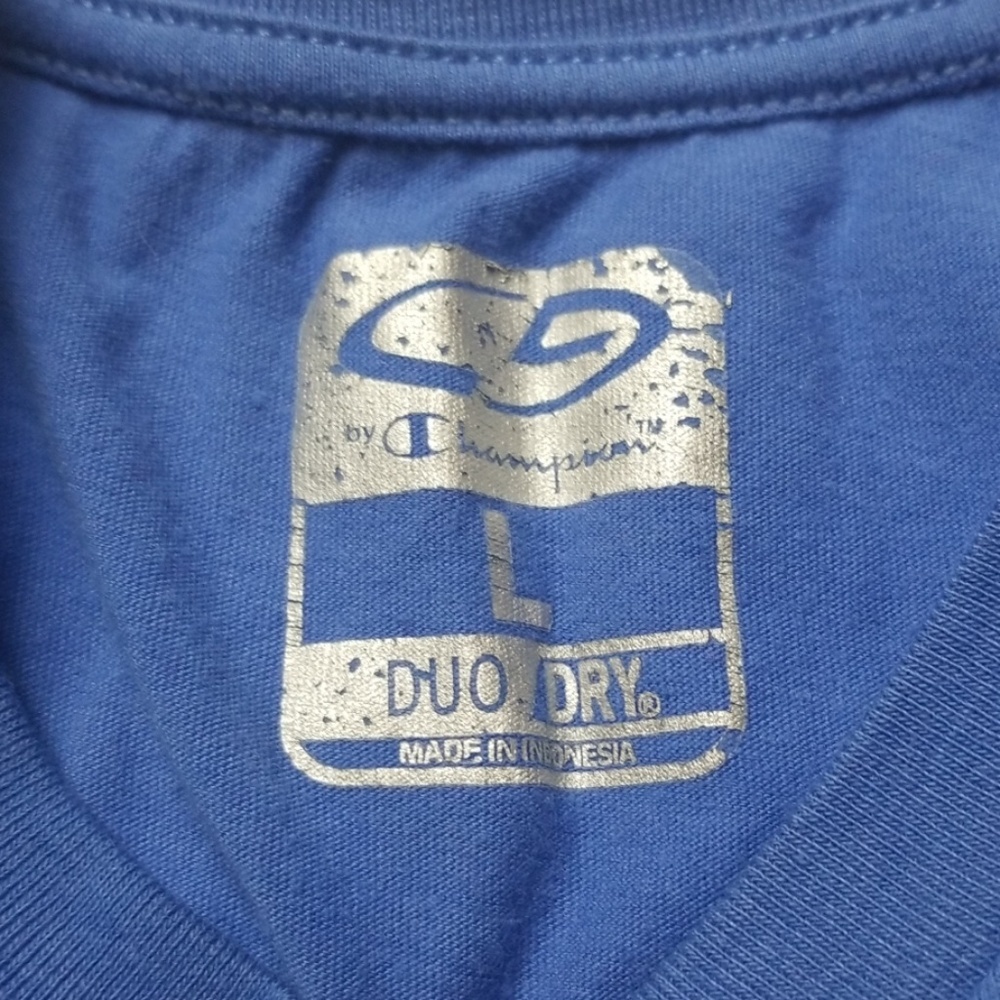 Basic V-Neck T-Shirt - Picture 3 of 4